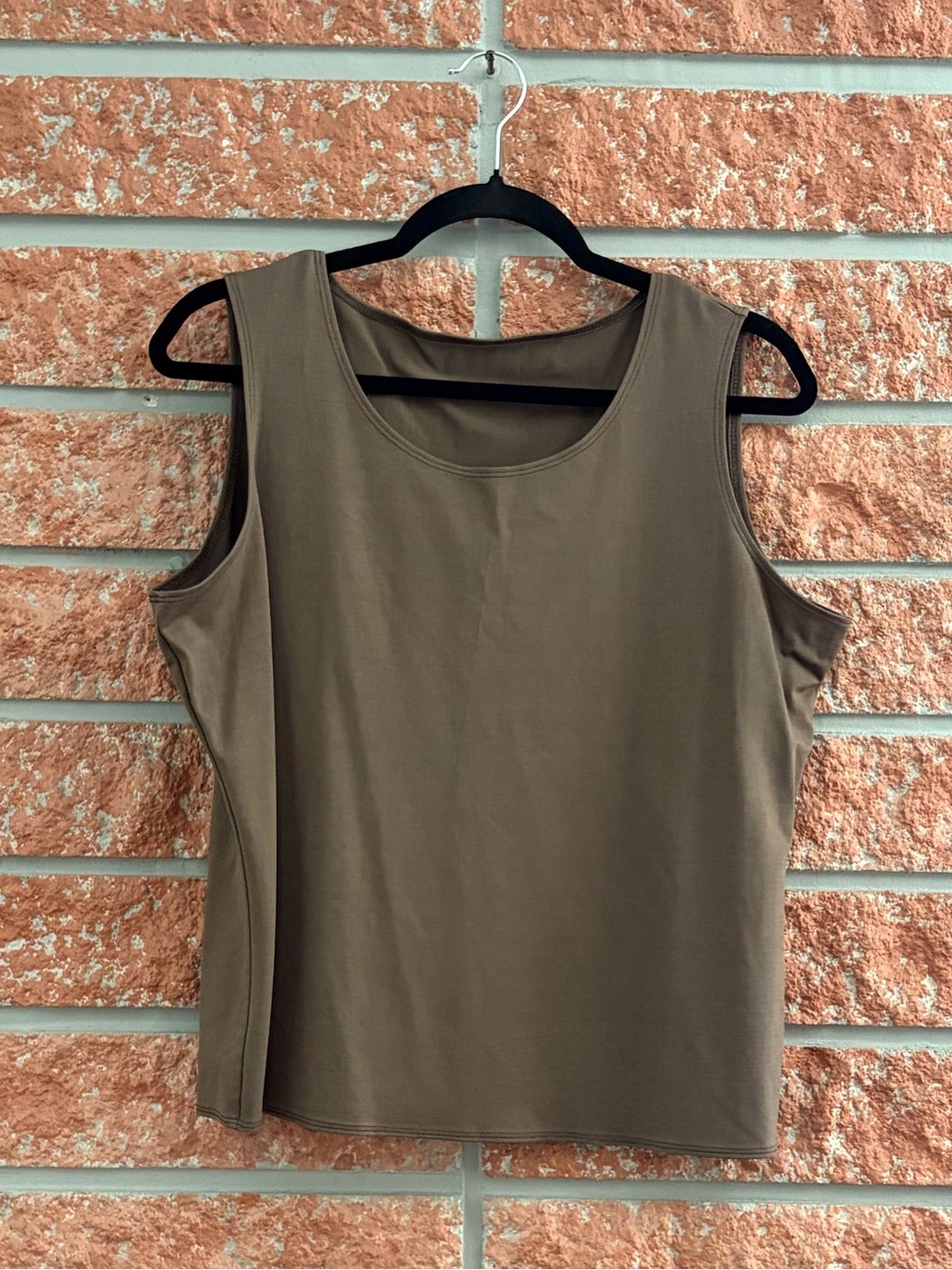🌟 Sleeveless Scoop Neck Tank Top - Brown